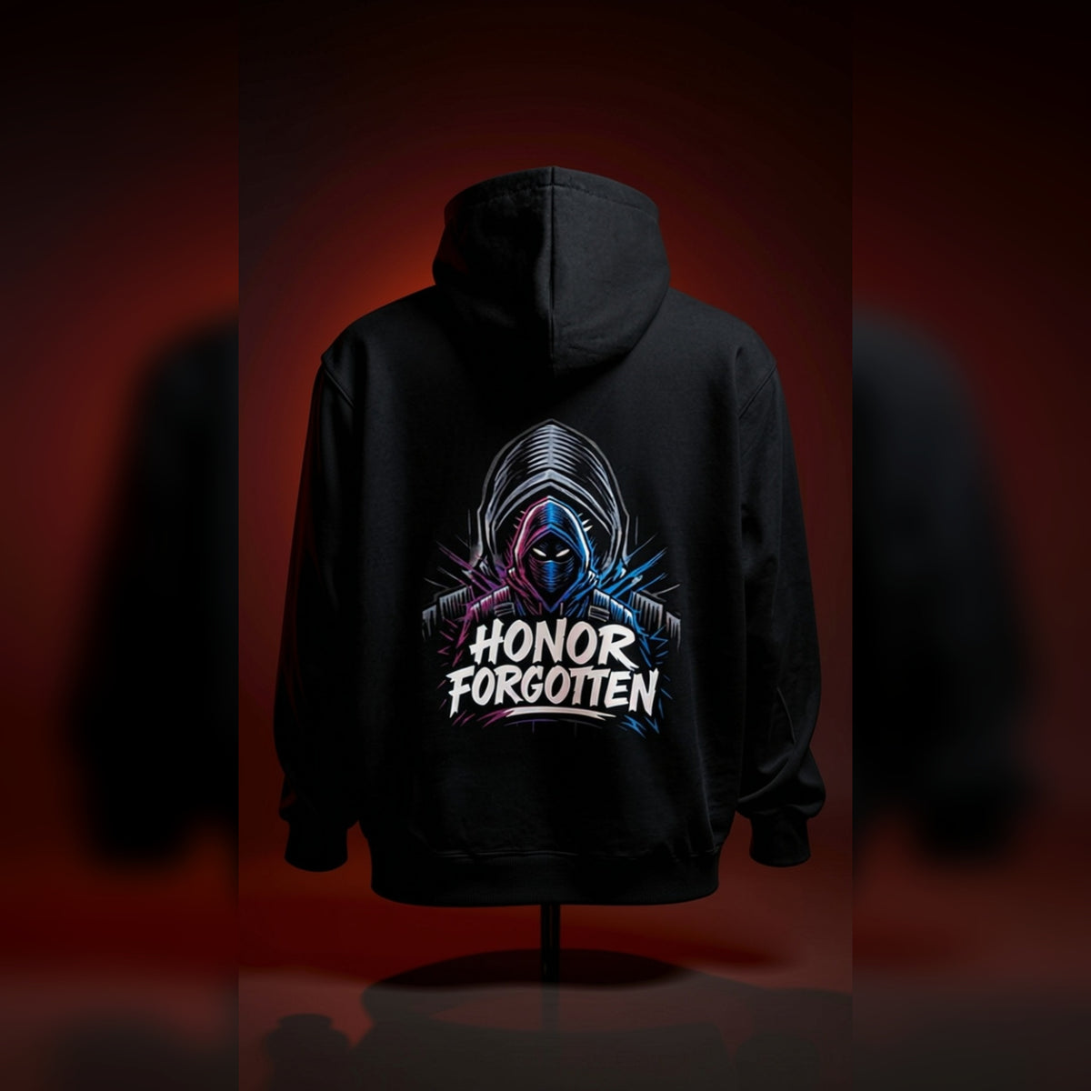 Schwarzer Honor Forgotten Hoodie mit großem Masken-Backprint und farbigem Motiv auf der Rückseite